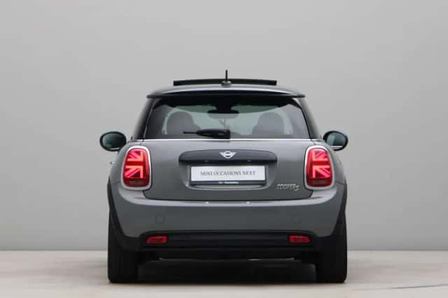 MINI Electric (2022) thumbnail 10