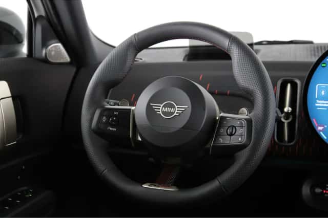 MINI Countryman (2025) thumbnail 2