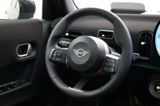 MINI Cooper (2026) thumbnail 2