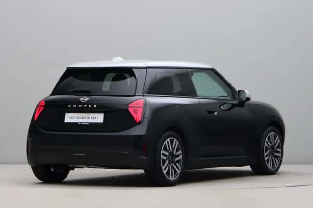 MINI Cooper (2024) thumbnail 9