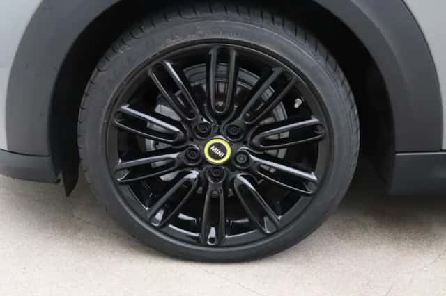 MINI Electric (2022) thumbnail 17