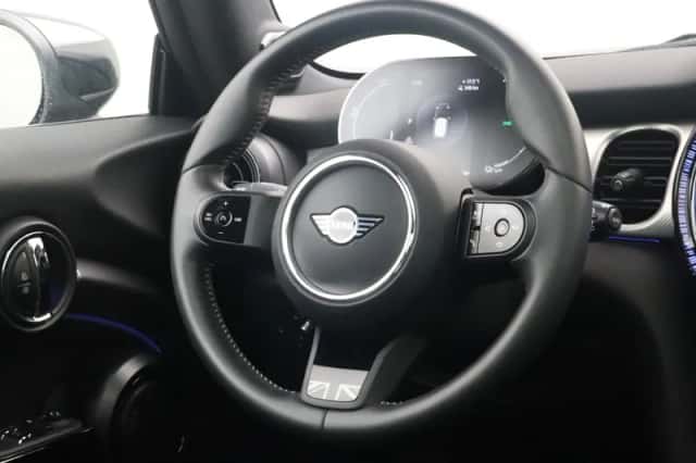 MINI Electric (2022) thumbnail 2