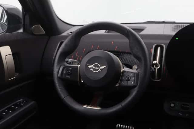 MINI Countryman (2025) thumbnail 2