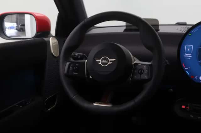 MINI Cooper (2025) thumbnail 2