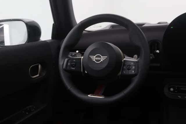 MINI Cooper (2025) thumbnail 2