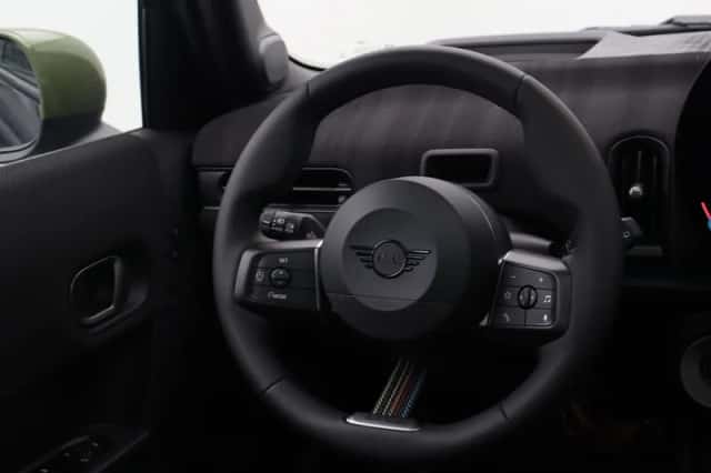 MINI Cooper (2026) thumbnail 2