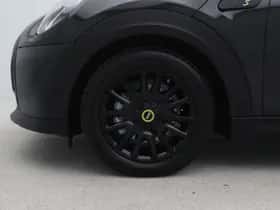 MINI Electric (2023) thumbnail 16