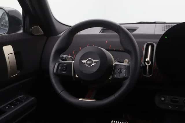 MINI Countryman (2025) thumbnail 2