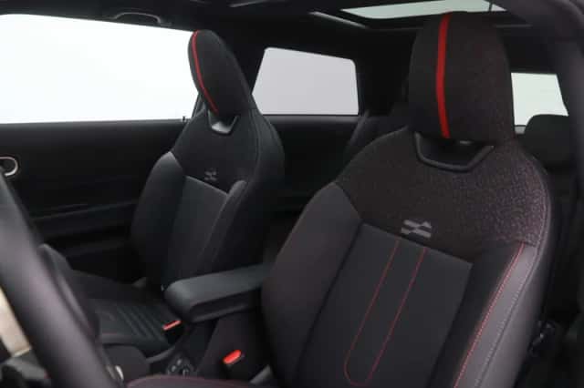 MINI Cooper (2025) thumbnail 5