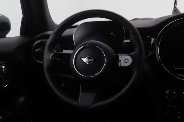 MINI Electric (2022) thumbnail 3