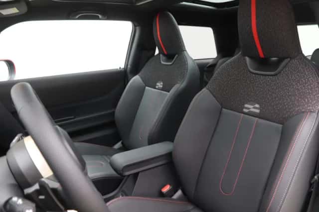 MINI John Cooper Works (2024) thumbnail 5