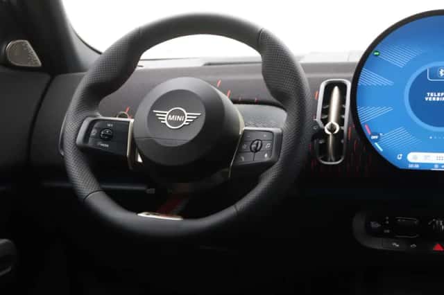 MINI Countryman (2025) thumbnail 2