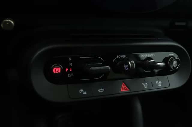 MINI Cooper (2024) thumbnail 16