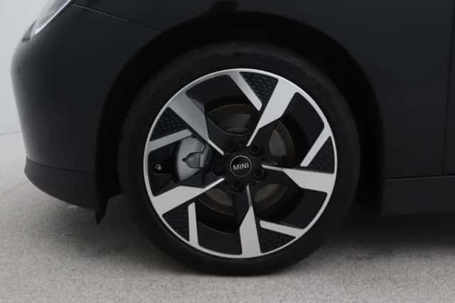 MINI Cooper (2024) thumbnail 18