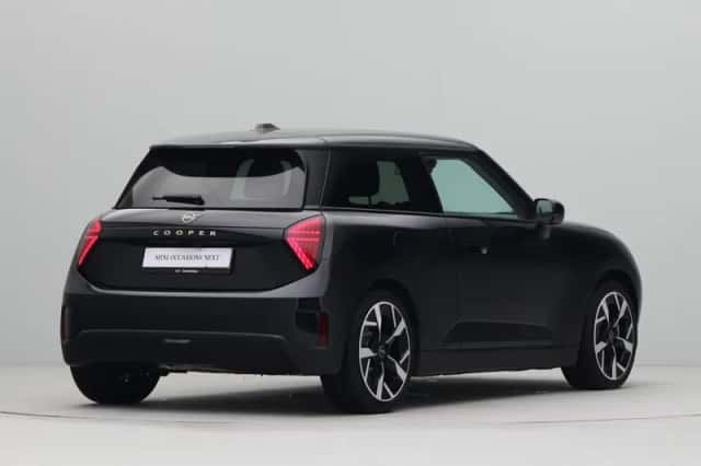 MINI Cooper (2024) thumbnail 8