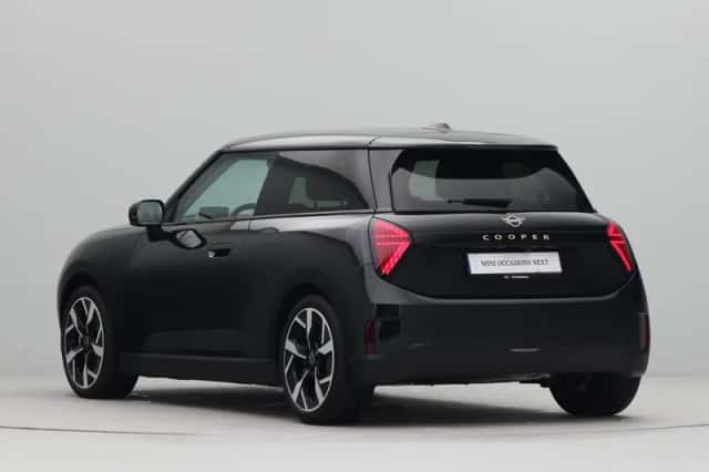 MINI Cooper (2024) thumbnail 10