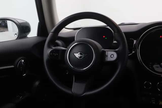 MINI Electric (2022) thumbnail 2