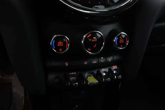 MINI Electric (2022) thumbnail 15