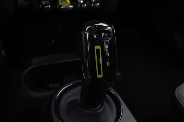 MINI Electric (2022) thumbnail 16