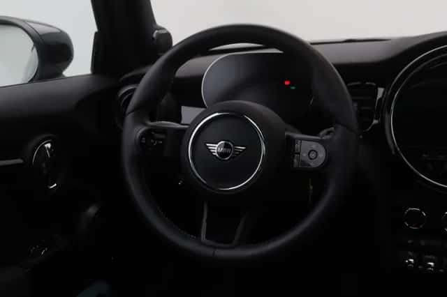 MINI Electric (2023) thumbnail 2