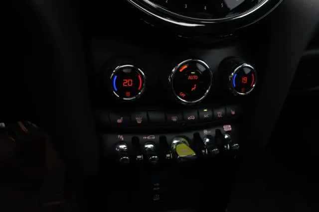 MINI Electric (2023) thumbnail 16