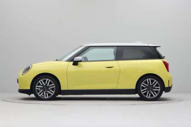 MINI Cooper (2024) thumbnail 11