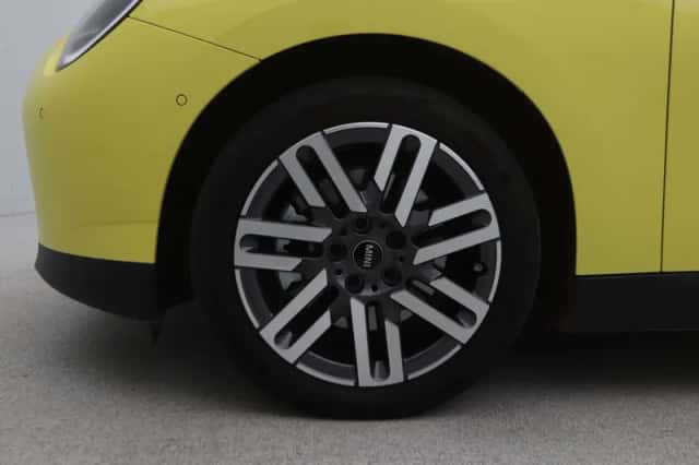 MINI Cooper (2024) thumbnail 17
