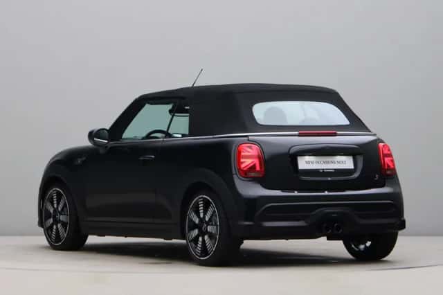 MINI Cabrio (2023) thumbnail 17