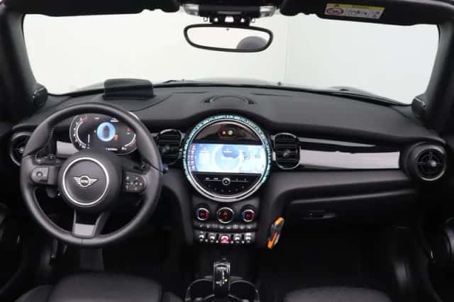 MINI Cabrio (2023) thumbnail 21