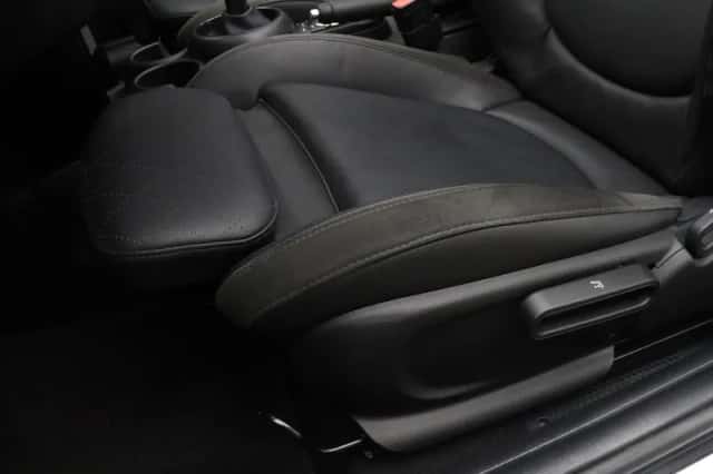 MINI Cabrio (2023) thumbnail 24
