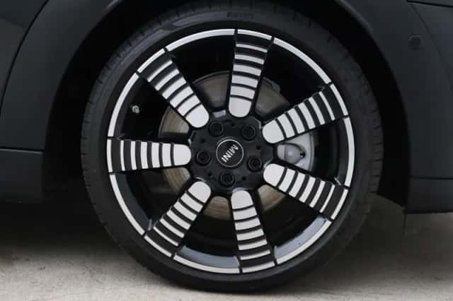 MINI Cabrio (2023) thumbnail 28
