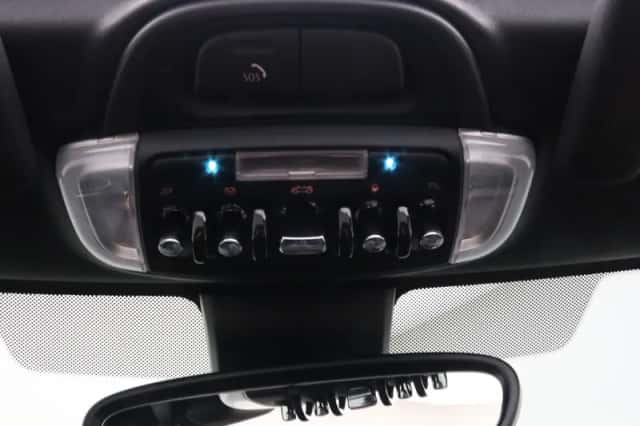 MINI Cabrio (2023) thumbnail 32
