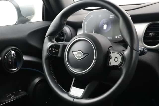 MINI Electric (2022) thumbnail 2