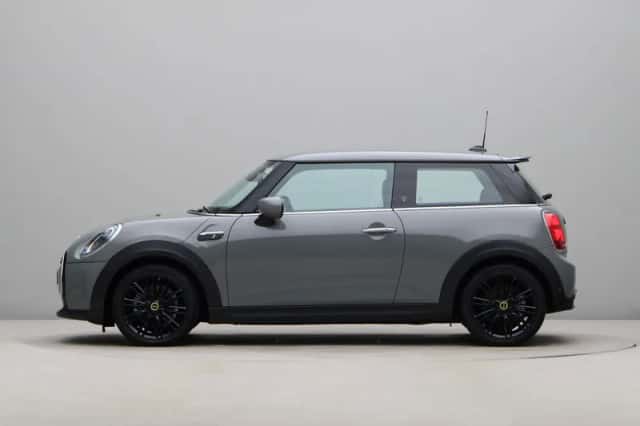 MINI Electric (2022) thumbnail 11
