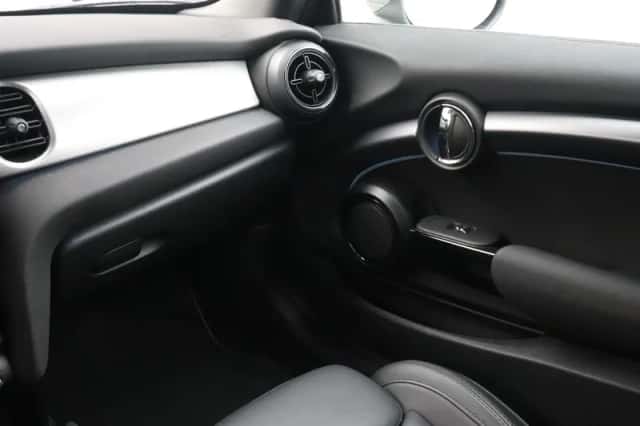 MINI Electric (2022) thumbnail 14