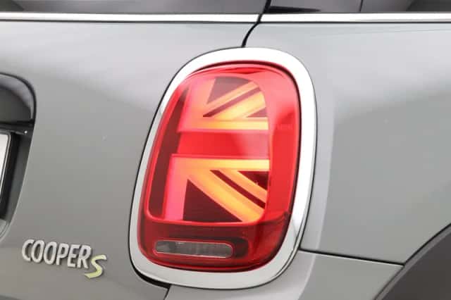 MINI Electric (2022) thumbnail 21