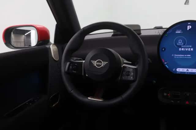 MINI Cooper (2024) thumbnail 2