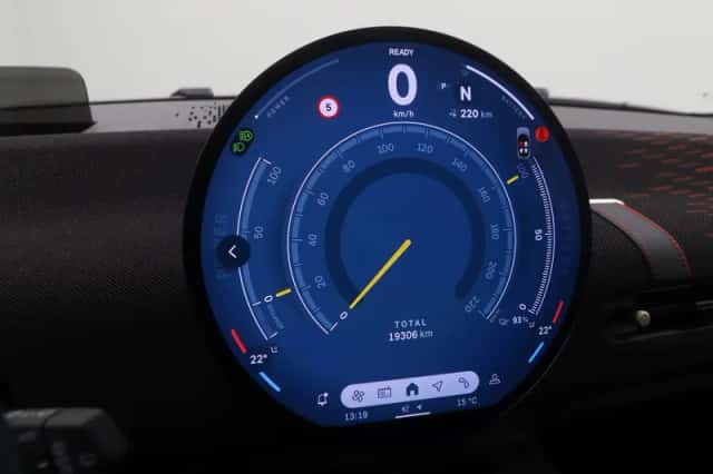 MINI Cooper (2024) thumbnail 3