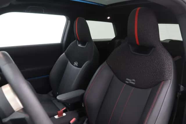 MINI Cooper (2024) thumbnail 4