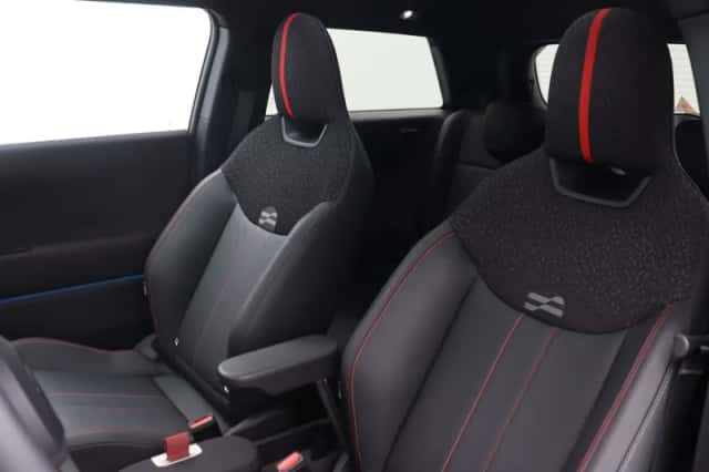 MINI Cooper (2024) thumbnail 4