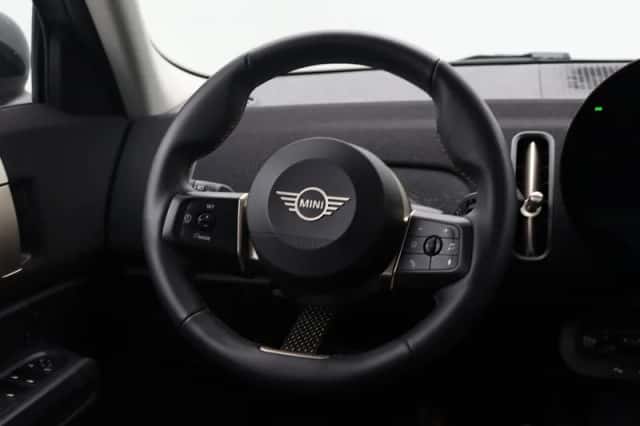 MINI Countryman (2024) thumbnail 2