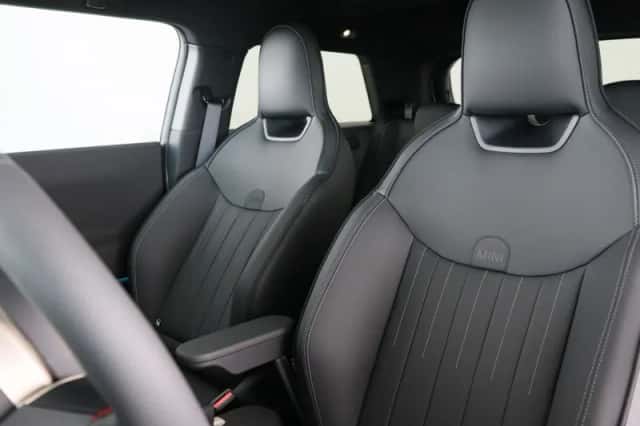 MINI John Cooper Works (2026) thumbnail 2
