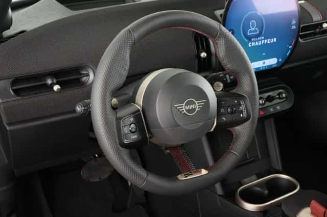 MINI Cooper (2025) thumbnail 2