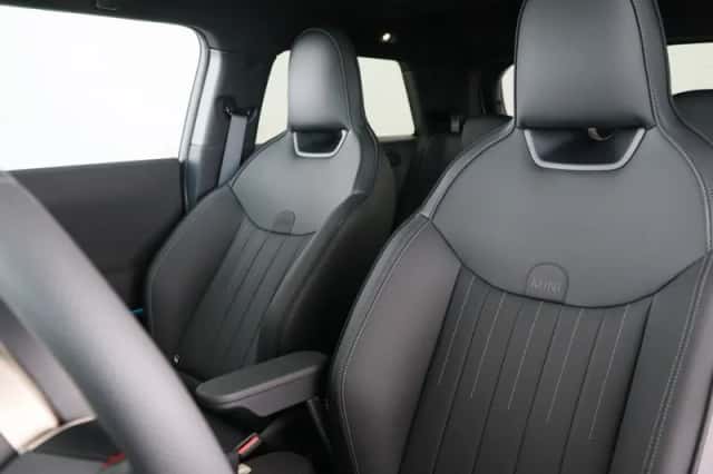 MINI Cooper (2026) thumbnail 2