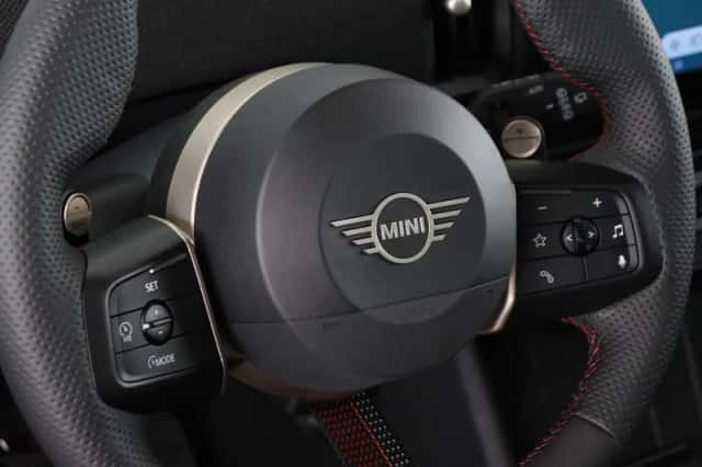 MINI Cooper (2025) thumbnail 3