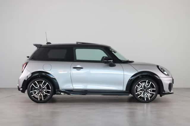 MINI Cooper (2025) thumbnail 9