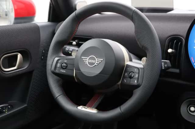 MINI Cooper (2025) thumbnail 2