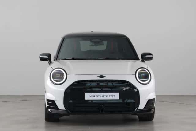 MINI Cooper (2025) thumbnail 2