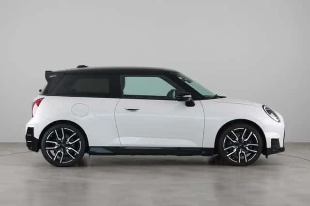 MINI Cooper (2025) thumbnail 4