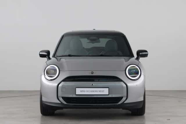 MINI Cooper (2025) thumbnail 2